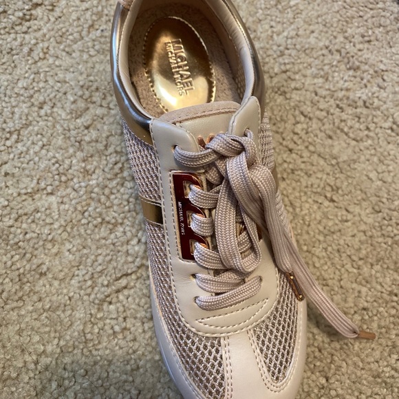 Michael Kors pink metallic gold sneaker size 6 - Picture 3 of 6